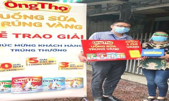 Người tiêu dùng bất ngờ khi “rinh” vàng từ chương trình “Uống sữa Ông Thọ, trúng vàng”