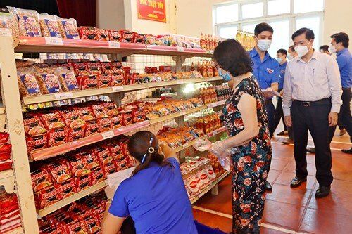 Thị xã Sơn Tây mở “Siêu thị 0 đồng – Hà Nội trái tim hồng”