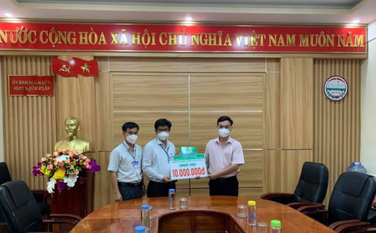 Đăk Nông: Ngân hàng CSXH huyện Đăk R'lấp ủng hộ quỹ phòng chống dịch bệnh Covid-19