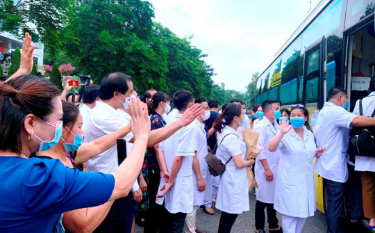 Lào Cai: Đoàn cán bộ y tế số 4 lên đường thay đoàn công tác đang hỗ trợ tỉnh Bình Dương