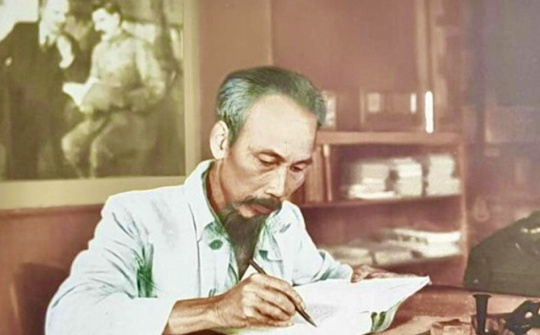 Chủ tịch Hồ Chí Minh - Lãnh tụ vĩ đại trọn đời hy sinh cho đất nước và hạnh phúc của nhân dân
