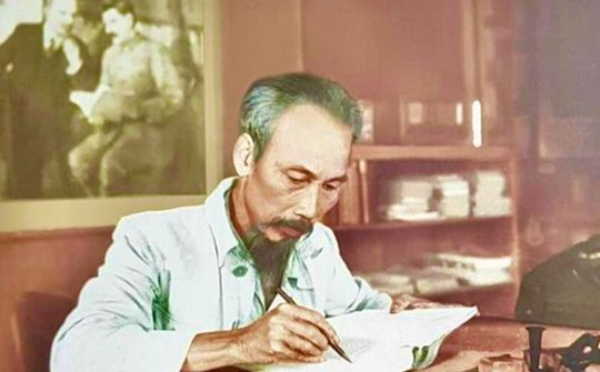 Chủ tịch Hồ Chí Minh - Lãnh tụ vĩ đại trọn đời hy sinh cho đất nước và hạnh phúc của nhân dân