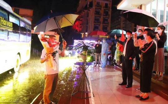 Đoàn thầy thuốc đầu tiên của Lào Cai hỗ trợ Bình Dương đã hoàn thành nhiệm vụ trở về