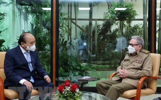 Chủ tịch nước Nguyễn Xuân Phúc gặp Đại tướng Raul Castro Ruz