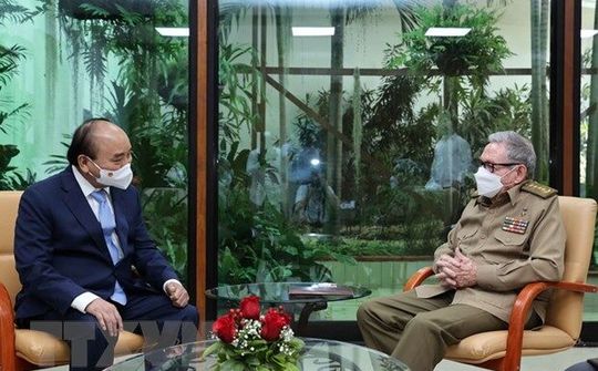 Chủ tịch nước Nguyễn Xuân Phúc gặp Đại tướng Raul Castro Ruz