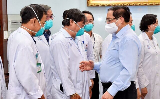 Khen thưởng kịp thời tập thể, cá nhân trong phòng, chống COVID-19