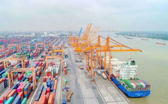 Duy trì “cảng xanh”, ứng dụng công nghệ trong kiểm soát dịch