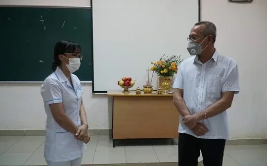 Nữ điều dưỡng làm nhiệm vụ phòng, chống dịch không thể về gặp cha lần cuối