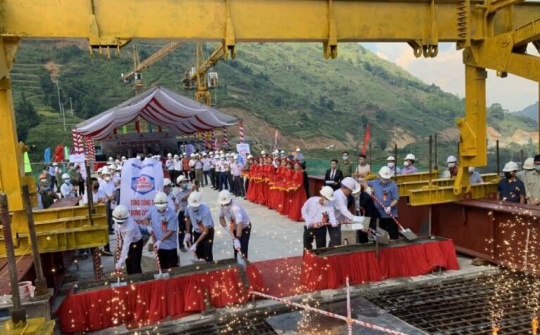 Hợp long cầu Móng Sến - Cầu cạn cao nhất Việt Nam tại Lào Cai