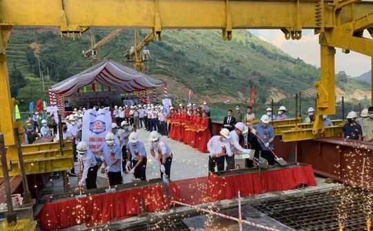 Hợp long cầu Móng Sến - Cầu cạn cao nhất Việt Nam tại Lào Cai