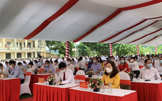 Trường THPT chuyên Lào Cai: Tưng bừng khai giảng năm học mới 2021 - 2022
