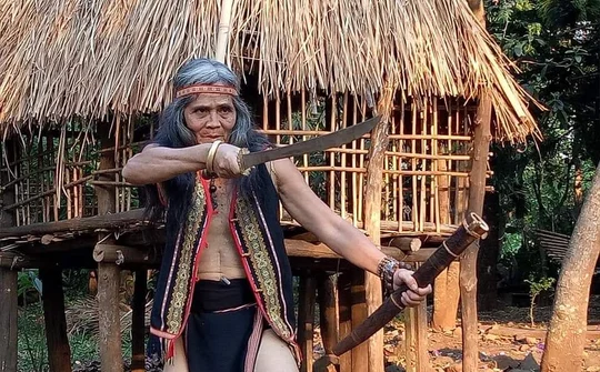Nghệ nhân A Biu: Người truyền cảm hứng về du lịch cộng đồng ở Kon Tum