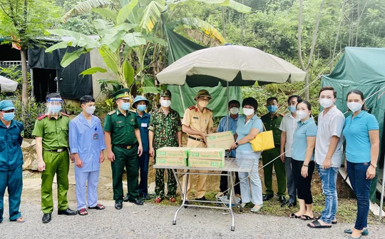 Thanh Hóa: Trao tặng 37 nghìn khẩu trang và nhu yếu phẩm cho lực lượng tuyến đầu phòng, chống dịch