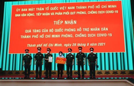 Bộ Quốc Phòng hỗ trợ TPHCM 4.000 tấn gạo, 100.000 suất quà cùng chống dịch