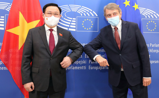 Chủ tịch Quốc hội hội kiến Chủ tịch EC, hội đàm với Chủ tịch EP