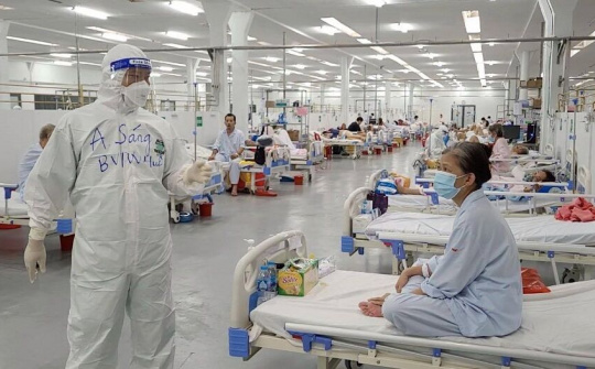 Ngành y tế năm 2021: Chạy đua với đại dịch Covid-19