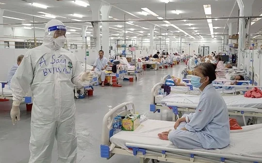 Ngành y tế năm 2021: Chạy đua với đại dịch Covid-19