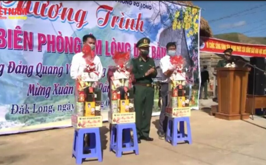 Xuân Biên cương ấm lòng dân bản tại Kon Tum