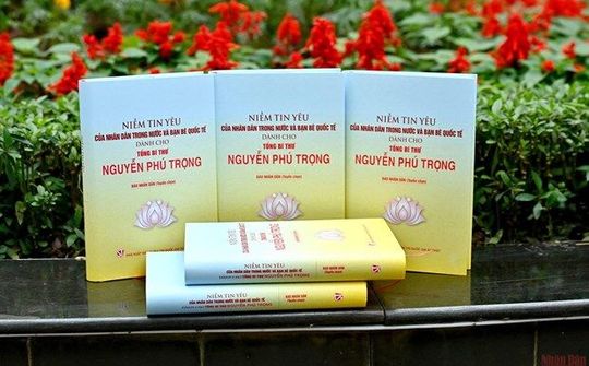 Ra mắt cuốn sách niềm tin của bạn bè quốc tế dành cho Tổng Bí thư