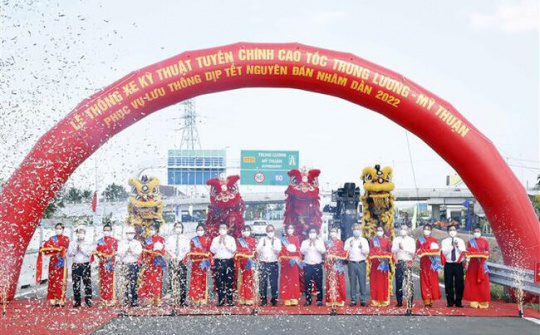 Chủ tịch nước phát lệnh thông xe tuyến chính cao tốc Trung Lương - Mỹ Thuận