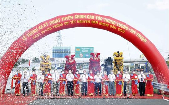 Chủ tịch nước phát lệnh thông xe tuyến chính cao tốc Trung Lương - Mỹ Thuận