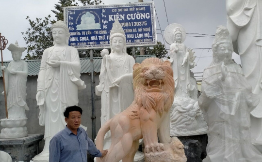 Cơ sở đá mỹ nghệ Kiên Cường: Hết mình với nghề thổi “hồn” vào đá