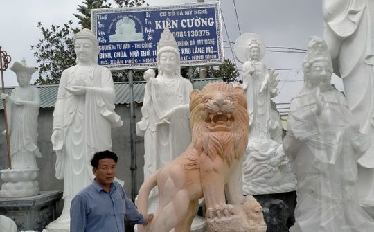 Cơ sở đá mỹ nghệ Kiên Cường: Hết mình với nghề thổi “hồn” vào đá