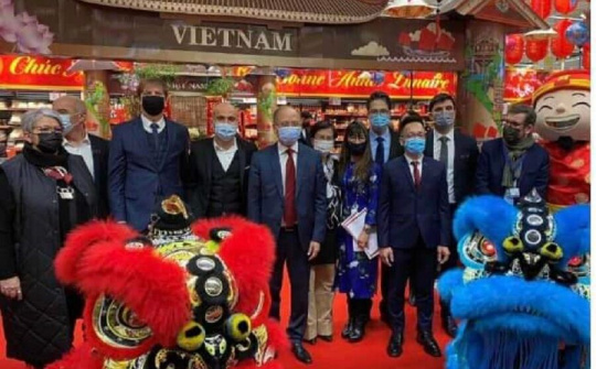 Tết Việt Nam được tập đoàn bán lẻ hàng đầu của Pháp vinh danh