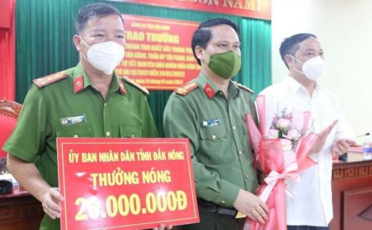 Đắk Nông: Chủ tịch UBND tỉnh khen thưởng lực lượng Công an tỉnh về thành tích xuất sắc trong đợt cao điểm