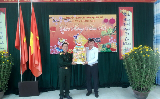 Khánh Hòa: Thăm và tặng quà LLVT huyện Khánh Sơn nhân dịp xuân Nhâm Dần