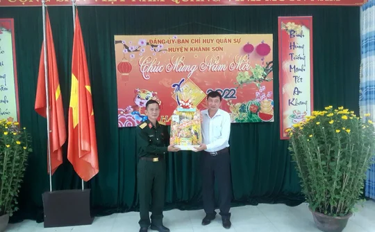 Khánh Hòa: Thăm và tặng quà LLVT huyện Khánh Sơn nhân dịp xuân Nhâm Dần