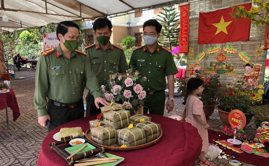 Sôi nổi Hội thi nấu bánh chưng, Xuân yêu thương của Công an Đắk Nông