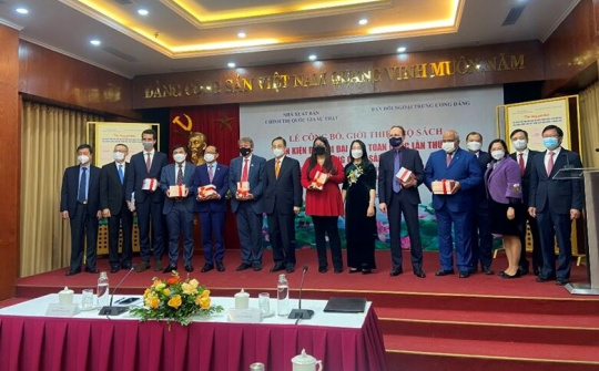 Giới thiệu Văn kiện Đại hội XIII của Đảng bằng 5 ngoại ngữ