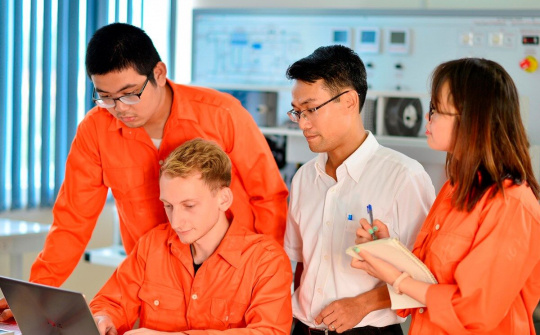 Nâng cao chất lượng đội ngũ cán bộ làm việc trong môi trường quốc tế