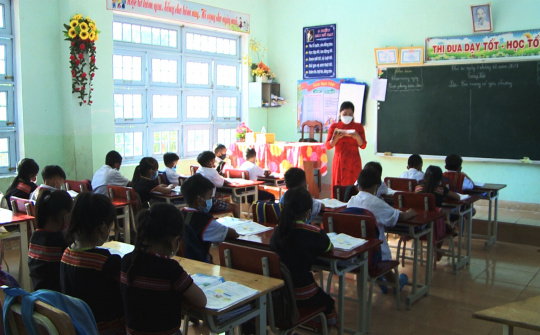 Biên phòng Kon Tum lan tỏa Chương trình "Nâng bước em tới trường"