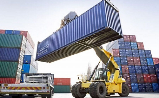 Việt Nam nhập siêu 500 triệu USD trong tháng đầu năm 2022