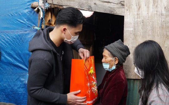 “Đông ấm 2022” đến với sinh viên và người có hoàn cảnh khó khăn 