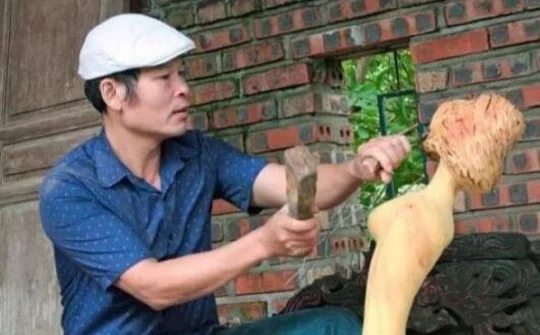 Nhà điêu khắc Triệu Tiến Công: Người tạc hồn cho gỗ