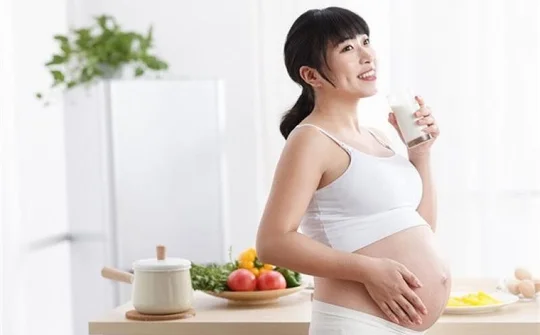 Mẹ bầu hiện đại và quan niệm “cố gắng” ăn nhiều vì con