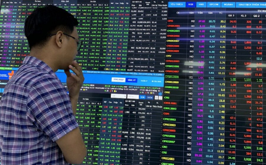 Rất nguy hiểm nếu vay tiền để “đổ” vào bất động sản, chứng khoán