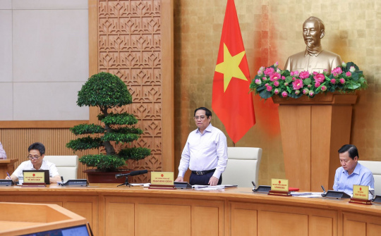 Thúc đẩy cơ cấu lại, phát triển mạnh các ngành công nghiệp, nông nghiệp, dịch vụ