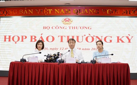 Bộ Công Thương kiến nghị Bộ Tài chính giảm các loại thuế liên quan đến xăng dầu