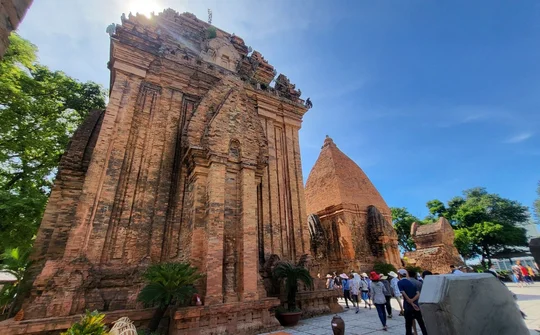 Tháp bà Ponagar