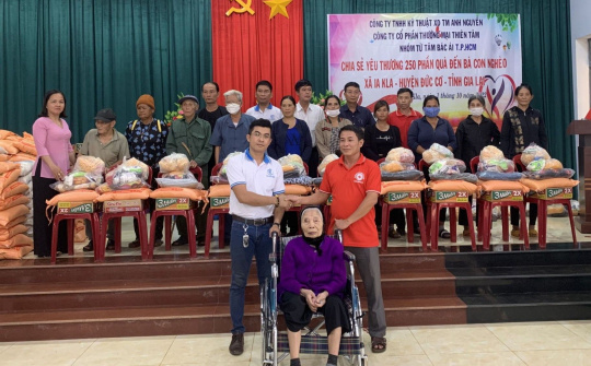 Chia sẻ khó khăn với người nghèo tại xã Ia Kla huyện Đức Cơ, tỉnh Gia Lai