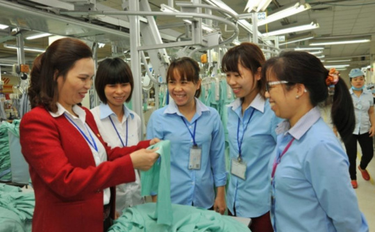 Những vấn đề về chính sách với lao động nữ ở Việt Nam hiện nay