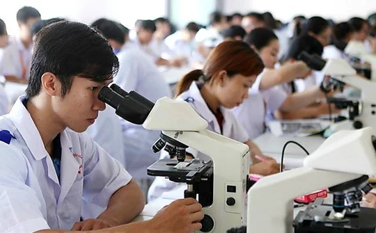 Phát triển nhân lực khoa học và công nghệ: Những vấn đề cần quan tâm hiện nay