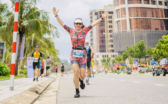 Golden Bees Racer đạt Top 3 số lượng người tham gia giải Marathon Long Biên