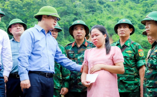 Chủ tịch UBND tỉnh Nghệ An thăm hỏi, động viên Nhân dân huyện Kỳ Sơn