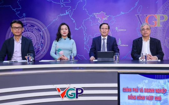 Tọa đàm “Chính phủ và doanh nghiệp đồng hành vượt khó”