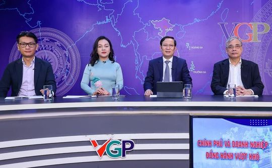 Tọa đàm “Chính phủ và doanh nghiệp đồng hành vượt khó”